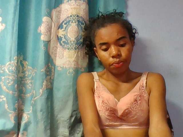 Emelie1a live cam on BongaCams