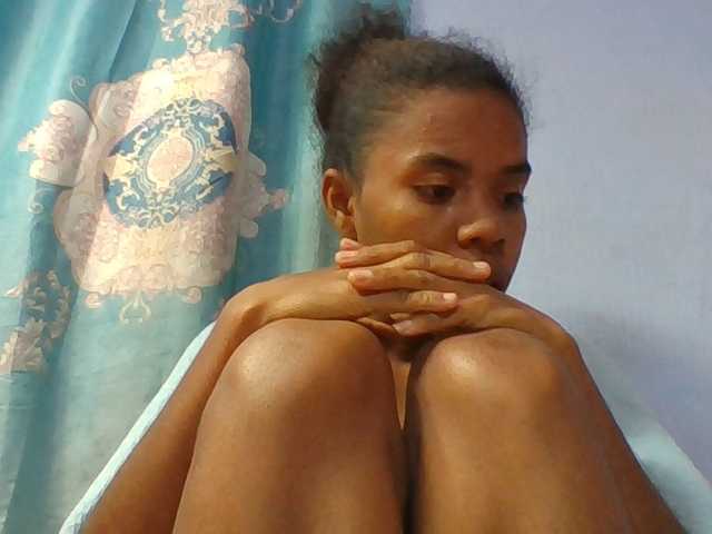 Emelie1a live cam on BongaCams