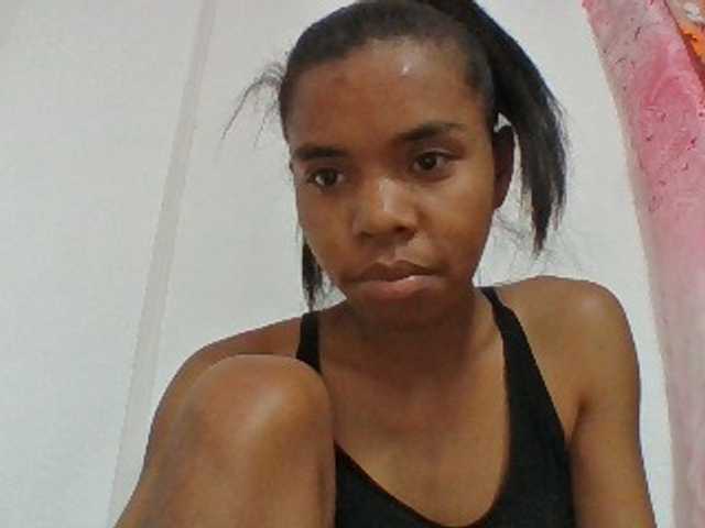 Emelie1a live cam on BongaCams