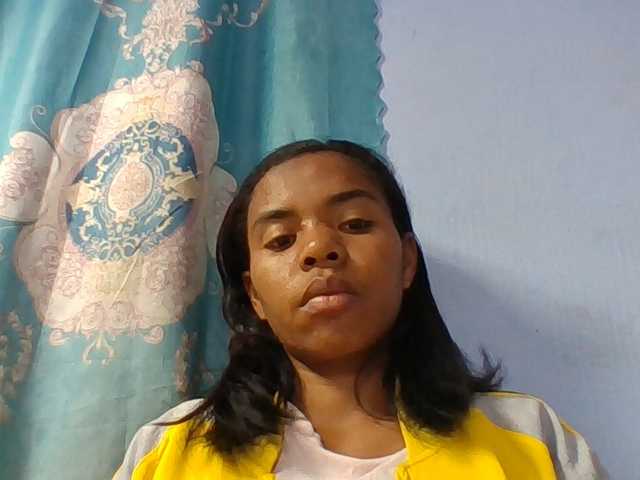 Emelie1a live cam on BongaCams