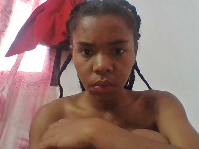 Emelie1a live cam on BongaCams