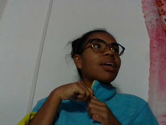 Emelie1a live cam on BongaCams