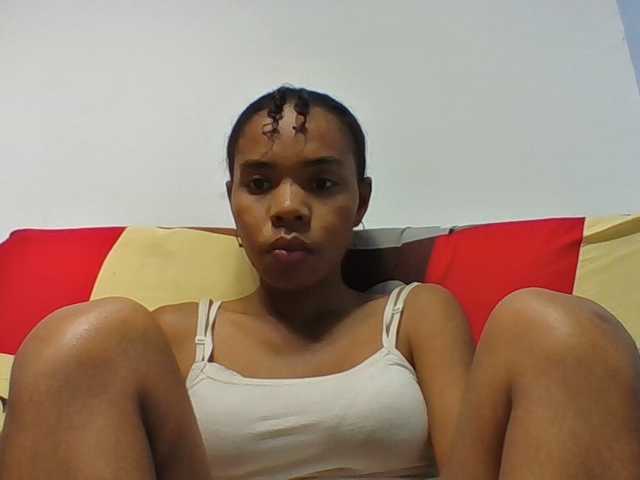 Emelie1a live cam on BongaCams