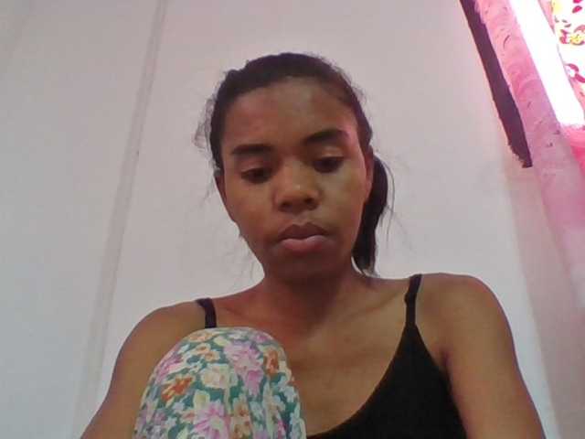 Emelie1a live cam on BongaCams