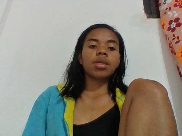 Emelie1a live cam on BongaCams