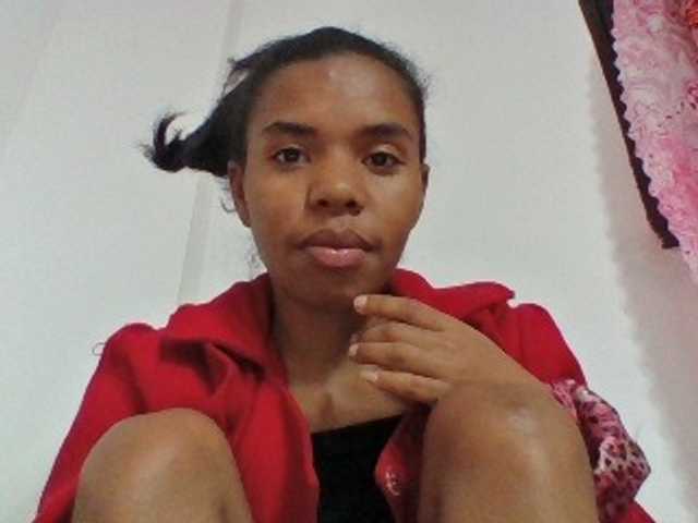 Emelie1a live cam on BongaCams