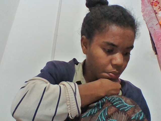 Emelie1a live cam on BongaCams