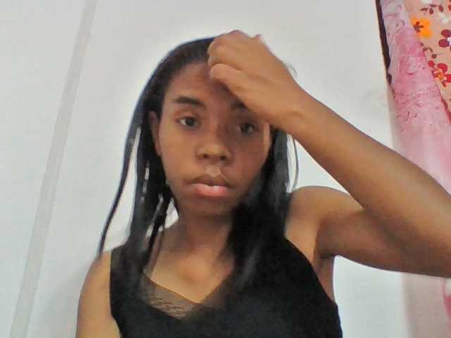 Emelie1a live cam on BongaCams