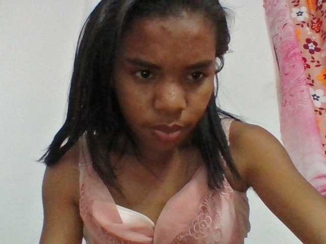 Emelie1a live cam on BongaCams