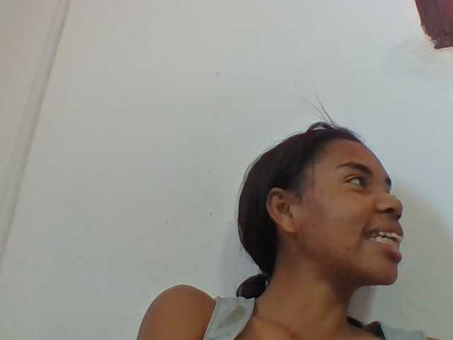 Emelie1a live cam on BongaCams