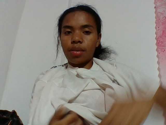 Emelie1a live cam on BongaCams