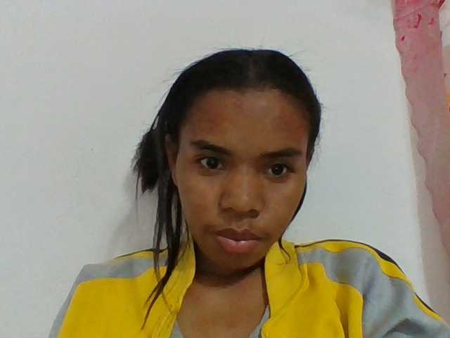 Emelie1a live cam on BongaCams