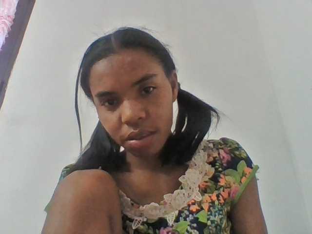 Emelie1a live cam on BongaCams
