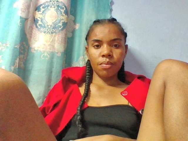 Emelie1a live cam on BongaCams