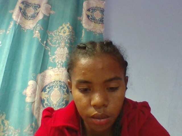 Emelie1a live cam on BongaCams
