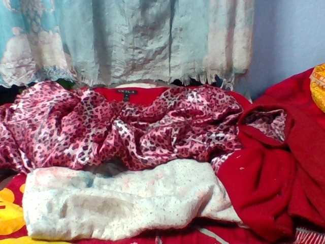 Emelie1a live cam on BongaCams