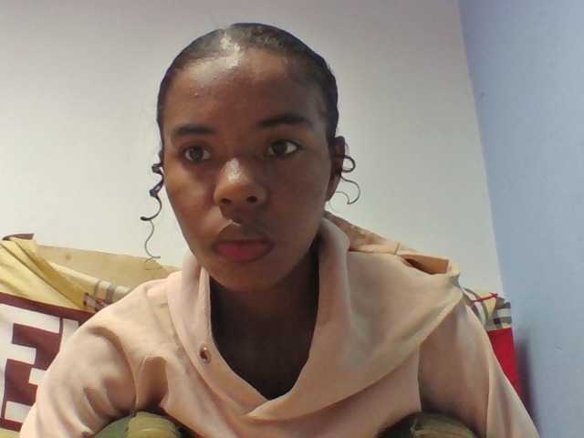 Emelie1a live cam on BongaCams
