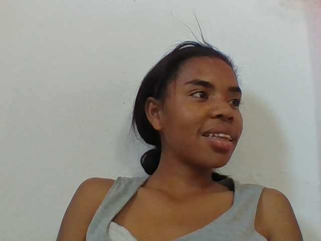 Emelie1a live cam on BongaCams