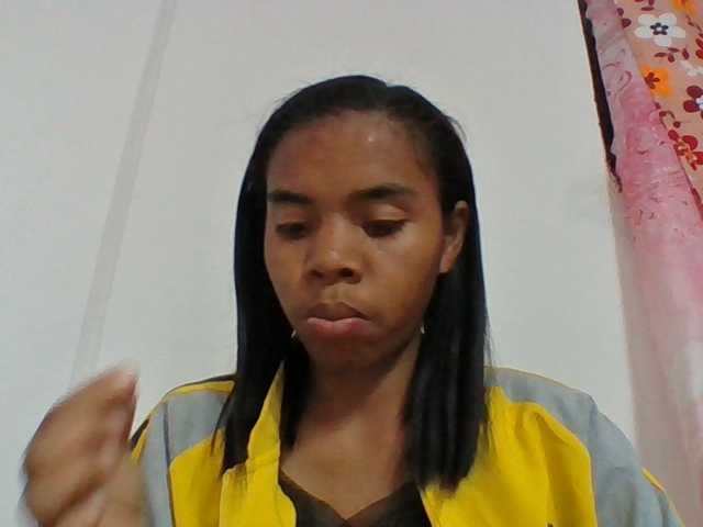 Emelie1a live cam on BongaCams