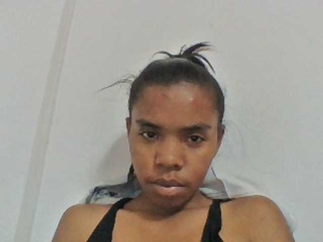 Emelie1a live cam on BongaCams