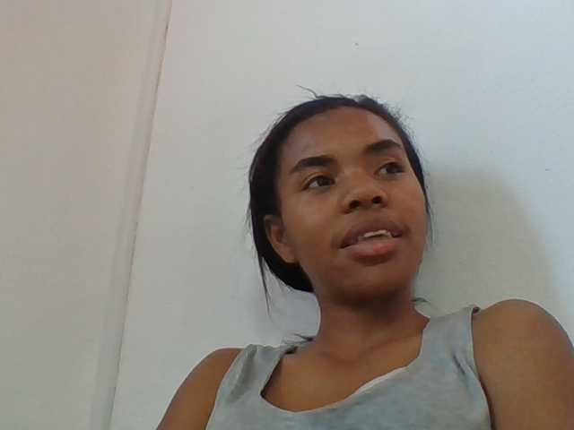 Emelie1a live cam on BongaCams