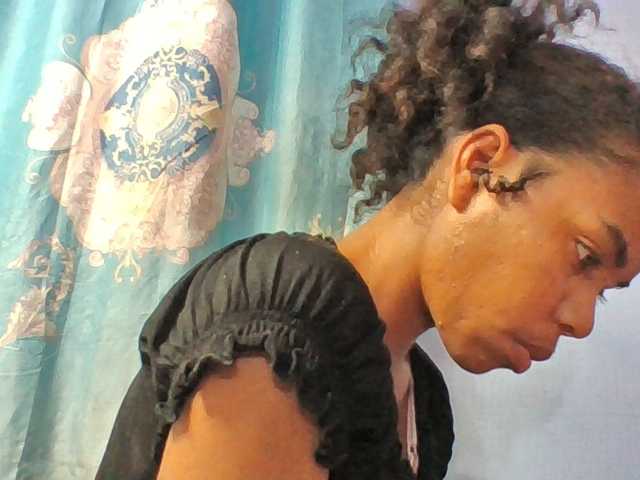 Emelie1a live cam on BongaCams
