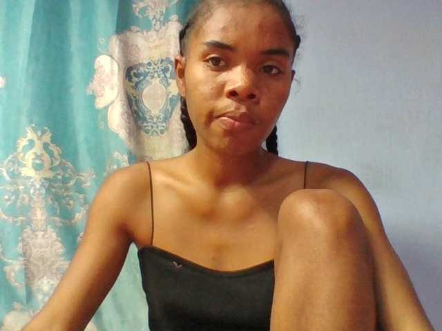 Emelie1a live cam on BongaCams