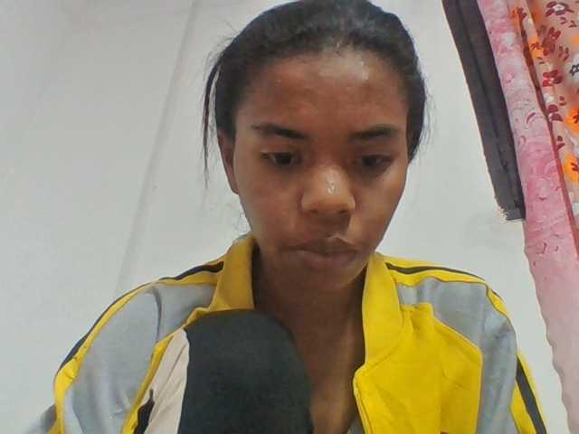 Emelie1a live cam on BongaCams