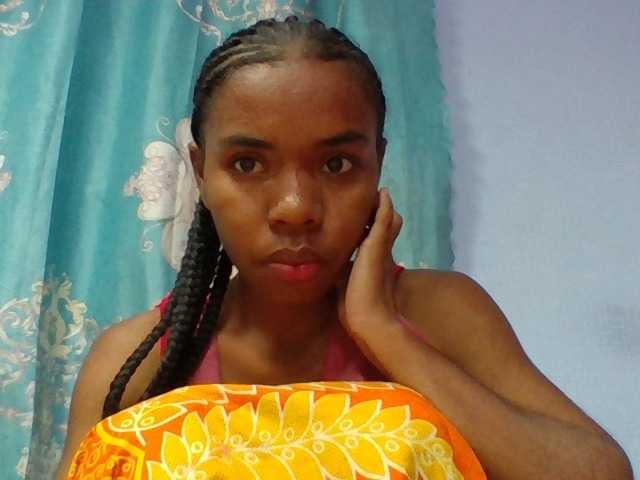 Emelie1a live cam on BongaCams
