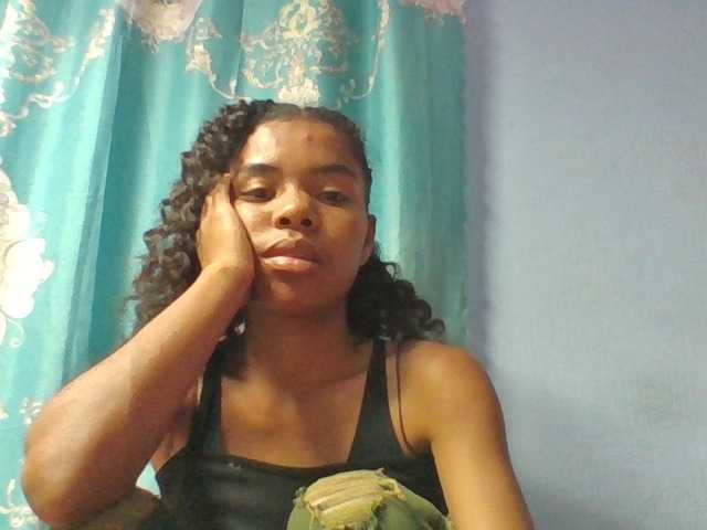 Emelie1a live cam on BongaCams