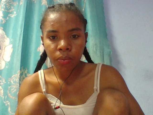 Emelie1a live cam on BongaCams