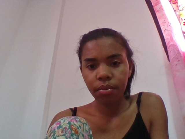 Emelie1a live cam on BongaCams
