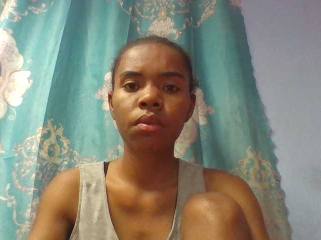 Emelie1a live cam on BongaCams
