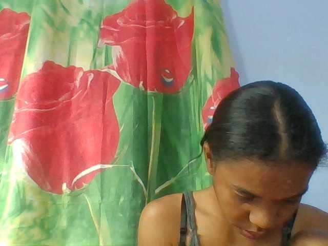 Emelie1a live cam on BongaCams