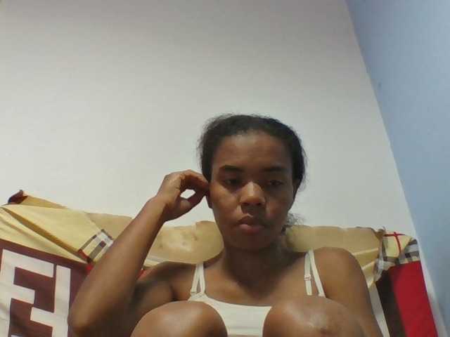 Emelie1a live cam on BongaCams