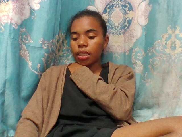 Emelie1a live cam on BongaCams