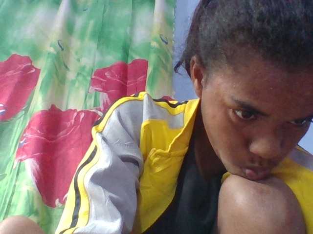 Emelie1a — live female cam