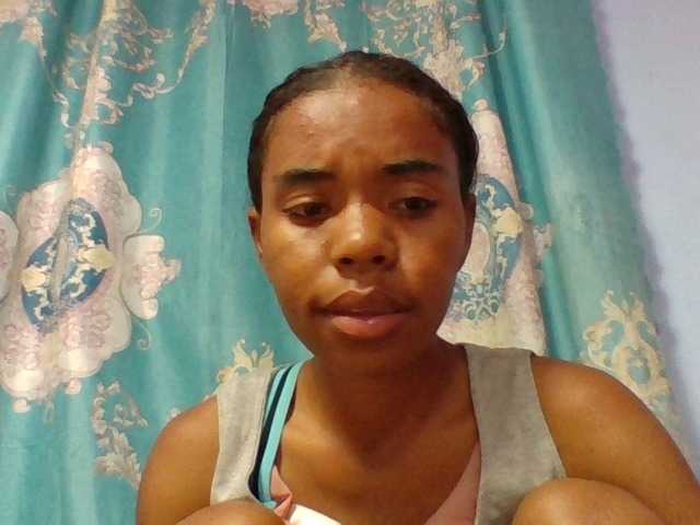 Emelie1a live cam on BongaCams