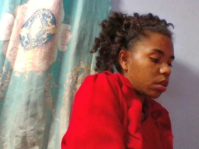 Emelie1a live cam on BongaCams