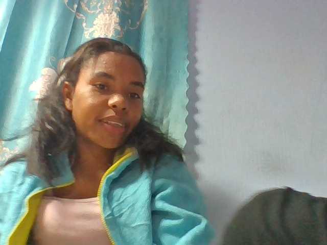 Emelie1a live cam on BongaCams