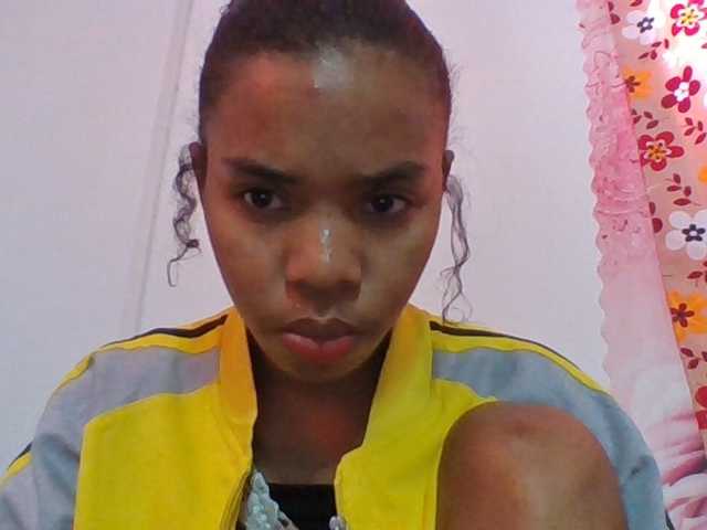 Emelie1a live cam on BongaCams