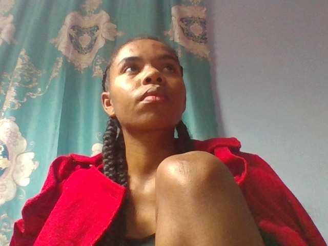 Emelie1a live cam on BongaCams
