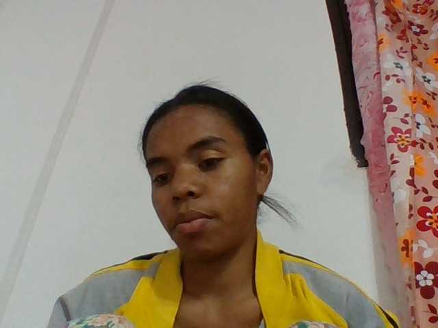 Emelie1a live cam on BongaCams