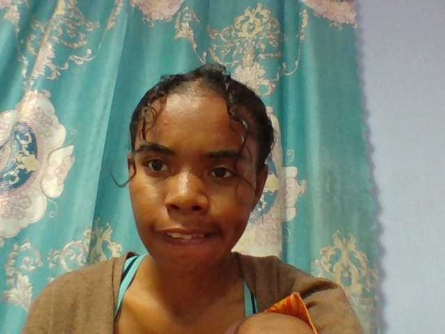 Emelie1a live cam on BongaCams