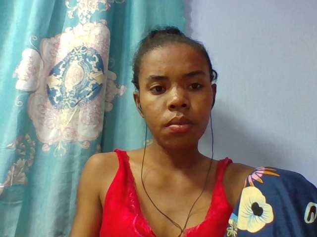 Emelie1a live cam on BongaCams