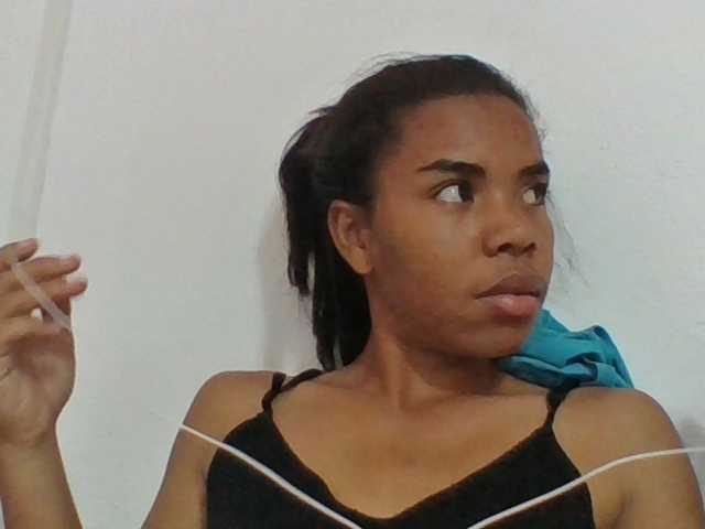 Emelie1a live cam on BongaCams