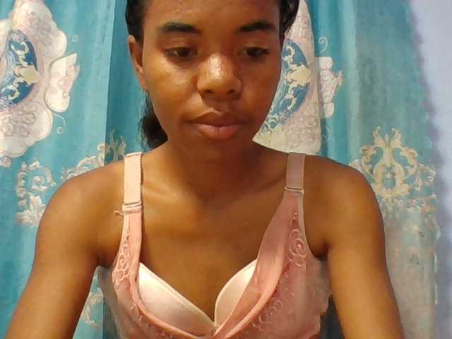 Emelie1a live cam on BongaCams