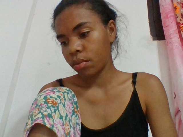 Emelie1a live cam on BongaCams