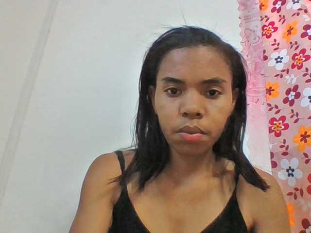 Emelie1a live cam on BongaCams