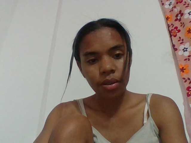 Emelie1a live cam on BongaCams
